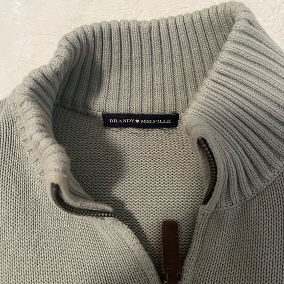 Brandy Melville Sweater - Picture 2 of 2